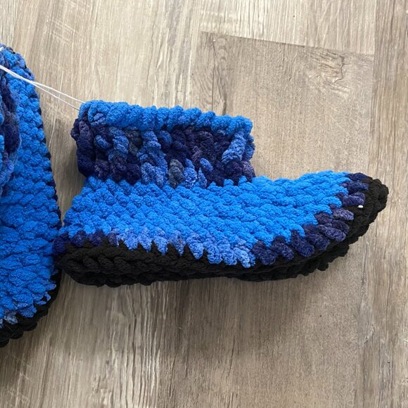 New Super Cozy soft slippers - All in Blue size 5/6 - nonslip bottoms - Picture 2 of 3